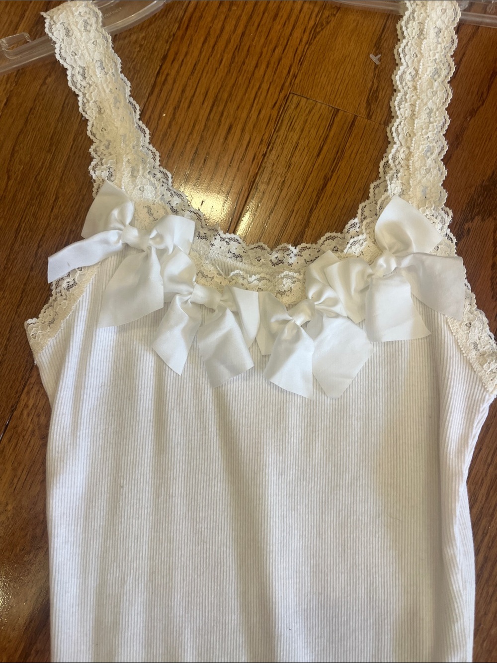 Hollister Lt Cream Ribbed Lace-Trim Bow Tank - Picture 2 of 6